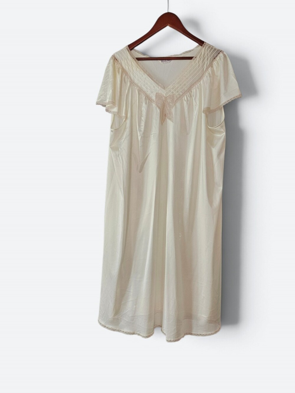 Vintage Vanity Fair Silk Essence Cream Flutter Nylon Lace Applique Nightgown XXL